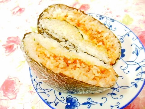 ❤トマトソースとチーズとサラダ菜のおにぎらず❤